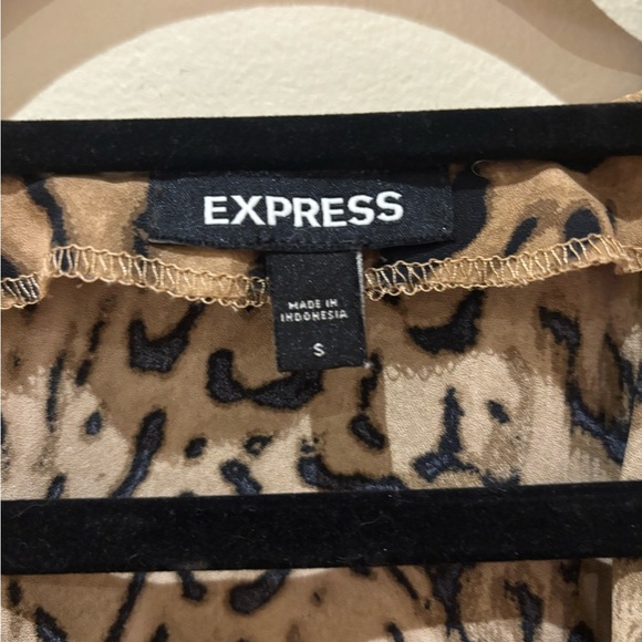 Express Animal Print Blouse - Picture 3 of 5